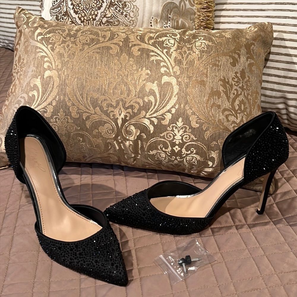 “JEWEL Badgley Mischika” jeweled black 3.5” heels!💕